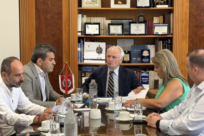 Σύσκεψη του Υφυπουργού Αγροτικής Ανάπτυξης και Τροφίμων κ. Ανδριανού στο γραφείο του Αντιπεριφερειάρχη κ. Σαββόπουλου–Στο επίκεντρο τα ζητήματα του πρωτογενούς τομέα.