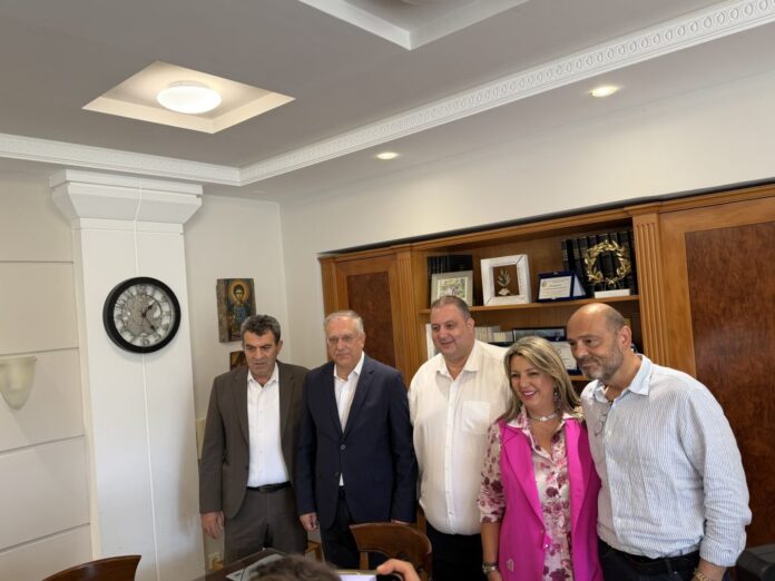 Στη Αντιπεριφέρεια Καστοριάς η συνάντηση κ. Θεοδωρικάκου, κ. Φωτήλα, κας Αντωνίου με κ. Αμανατίδη και κ. Σαββόπουλο. Στο επίκεντρο η στήριξη της γούνας, οι νέες επενδύσεις και η αναπτυξιακή προοπτική της Καστοριάς