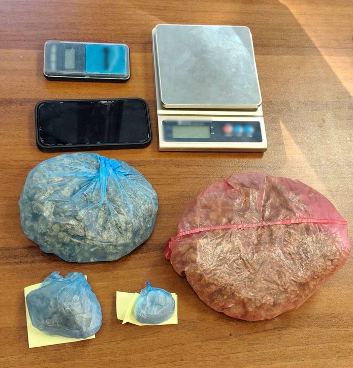 Συνελήφθη από αστυνομικούς της Ομάδας Πρόληψης  και Καταστολής Εγκλήματος (Ο.Π.Κ.Ε.) Γρεβενών, 21χρονος ημεδαπός στην πόλη των Γρεβενών, για διακίνηση ναρκωτικών ουσιών